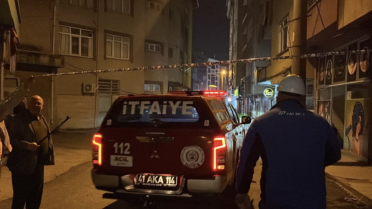 Gebze’de yıkılan binanın yakınındaki 12 bina mühürlendi; 45 aile tahliye edildi