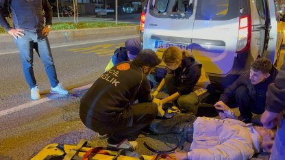 Hafif ticari araca arkadan çarpan motosiklet sürücüsü yaralandı