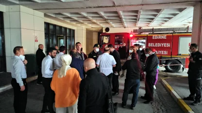 Hastanede böbrek taşı kırma cihazında yangın çıktı; duman nedeniyle poliklinikler boşaltıldı / Ek fotoğraflar