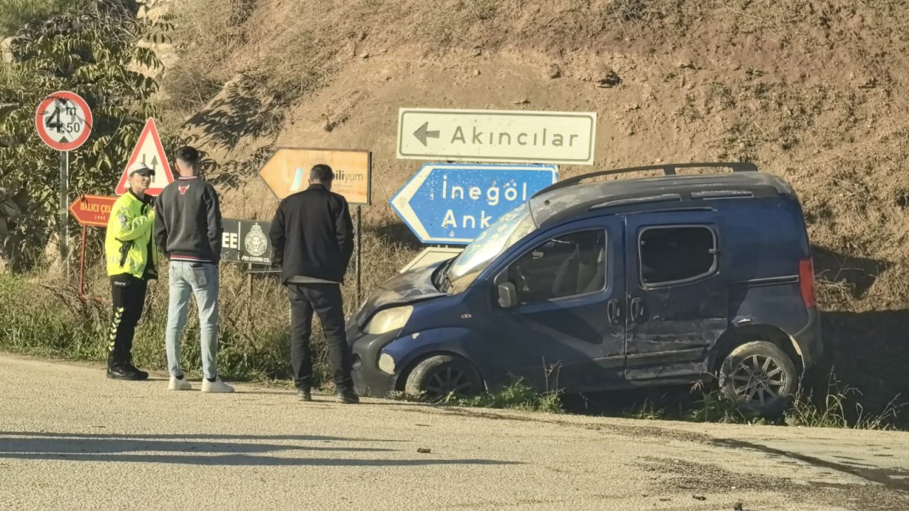 İnegöl’de iki hafif ticari aracın çarpıştığı kazada 5 kişi yaralandı