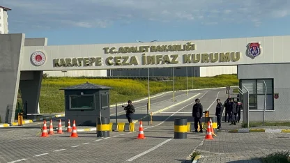 İnfaz koruma memurlarına bıçakla saldırdı: 3 yaralı