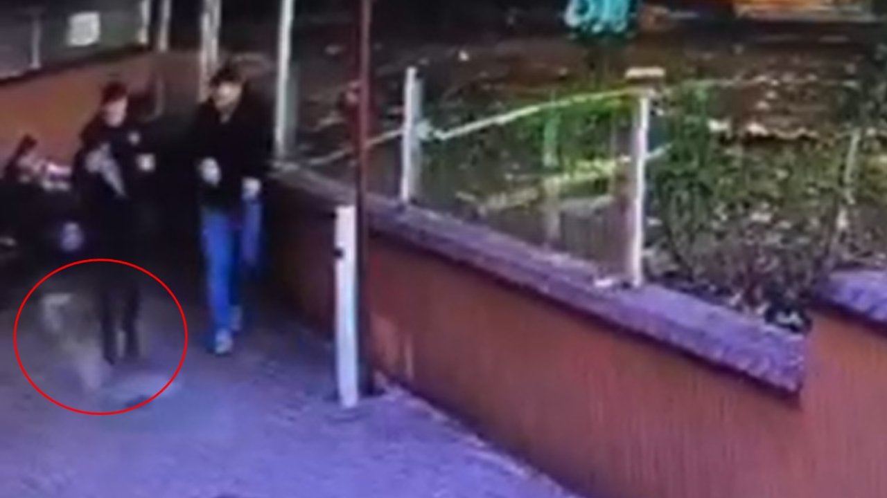 İtfaiyeci, AVM balkonundan atılan içi dolu pet şişeden son anda kurtuldu