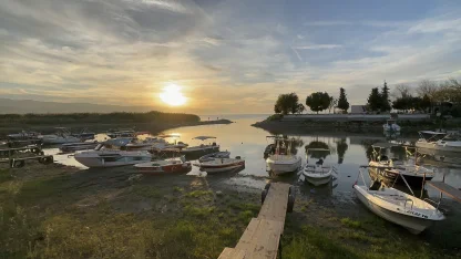 İznik Gölü'nde kuraklık nedeniyle çekilme 350 metreye ulaştı; kayıklar karaya oturdu