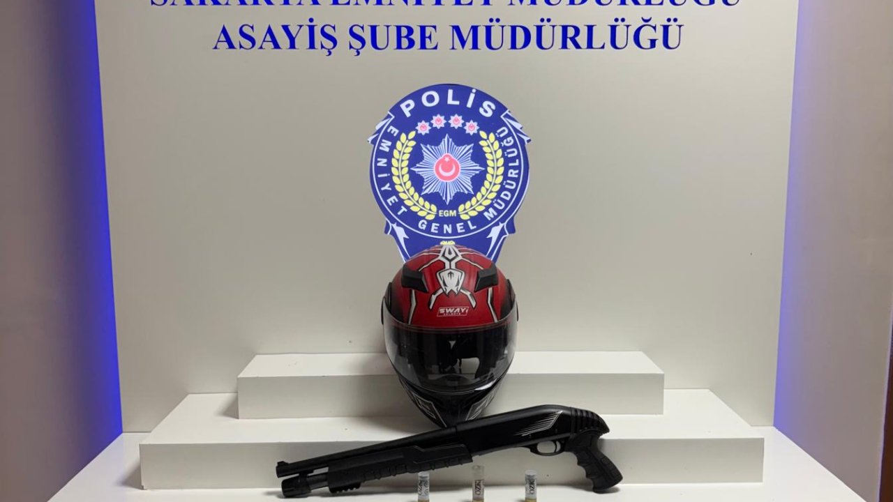 Kask takıp iş yerindekilere tüfekle ateş açtı: 2 yaralı