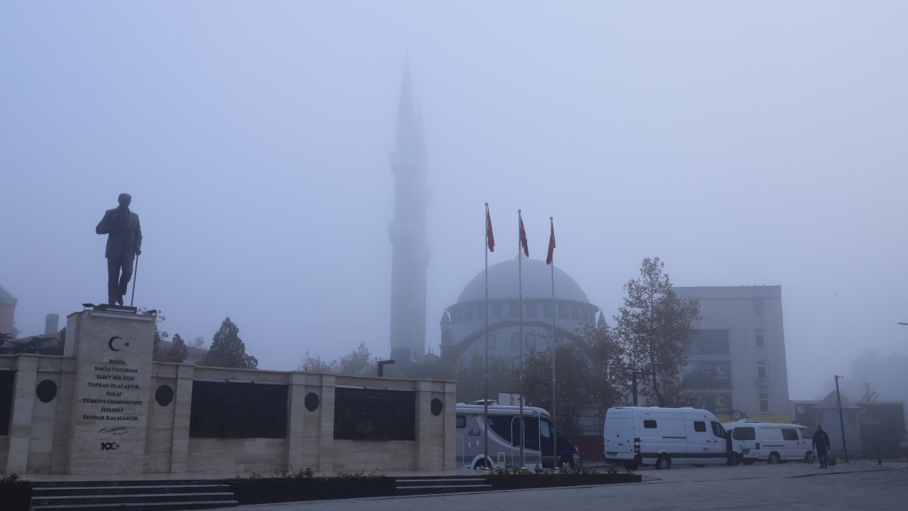 Keşan’da sis etkili oldu