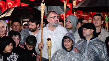 Kestel’de 29 Ekim, fener alayı, havai fişek gösterisi ve müzikalle kutlandı