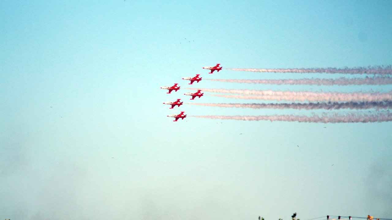Kırklareli’de Türk Yıldızları’nın gösterisi nefes kesti