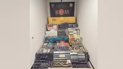 Kocaeli'de bir TIR’da 49 bin 750 paket kaçak sigara ele geçirildi