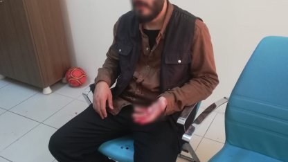 Öğrencinin harçlığını gasbetmeye çalışan 2 kişi, müdahale eden müdür yardımcısının burnunu kırdı