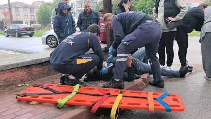 Otomobille çarpışan motosikletin sürücüsü ağır yaralandı