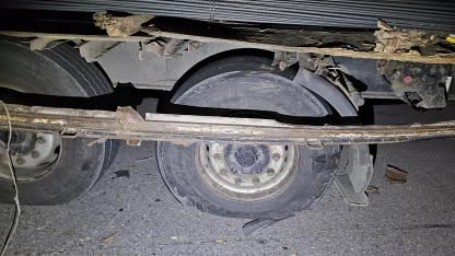 Patlayan lastiği değiştirirken, TIR’ın çarptığı sürücü öldü