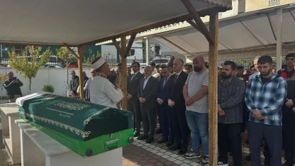 Şehadet haberini duyunca 'Vatan sağ olsun' diyen şehit babası, toprağa verildi