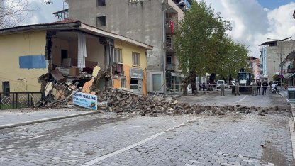 Sındırgı’da 6.1’lik depremde yıkılan ve hasar gören binalar havadan görüntülendi