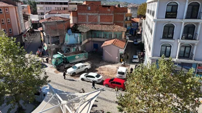 Sındırgı'da depremin ardından evlerine girmeye çekinenler, çadırlarda kalıyor