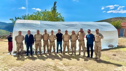 Sındırgı'daki üreticilere geçici çadır desteği sürüyor