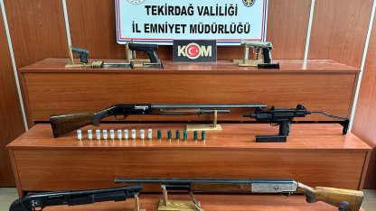 Tekirdağ’da çok sayıda kaçak eşya ve silah ele geçirildi