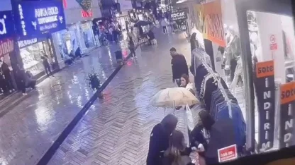 Üniversiteli kızın eteğini tutarak tepki gösterip darbeden kadın, adli kontrolle serbest