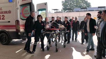 Üzerine inşaat iskelesi devrilen işçi ağır yaralandı