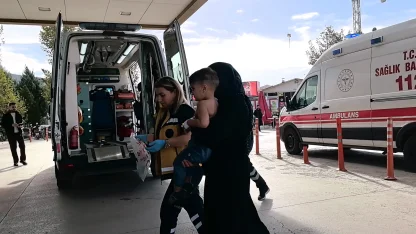 Üzerine kaynar su dolu çaydanlık devrilen 2 yaşındaki Eyüpcan yaralandı
