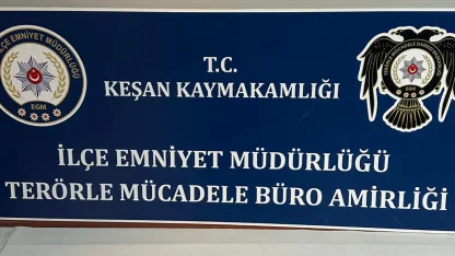 Üzerlerinde uyuşturucu ele geçirilen 2 kişiye gözaltı