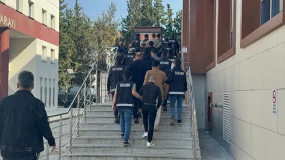 Yalova İl Göç İdaresi Müdürlüğü'ne 'rüşvet' operasyonunda 9 şüpheli adliyede