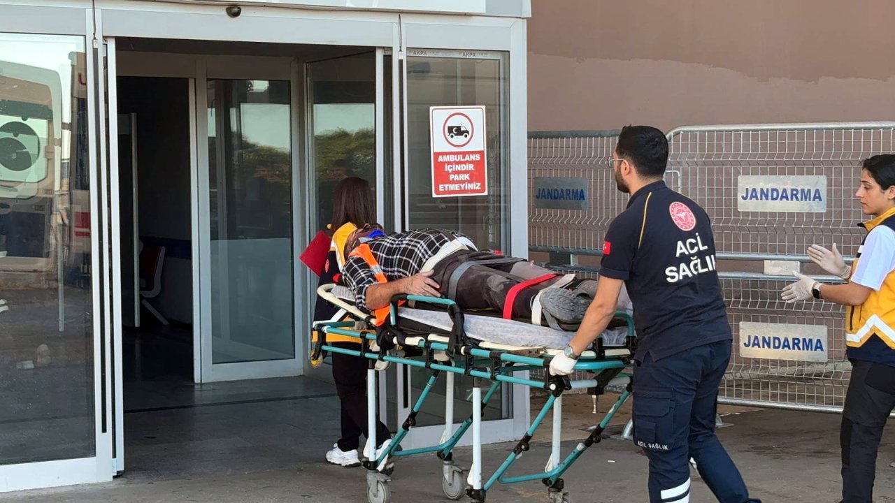Yük indirirken, kamyon kasasından düşüp yaralandı