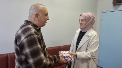 25 yıldır öğrencilerinin yüreğine dokunan görme engelli öğretmen: En çok kendimi ve renkleri görmek isterdim