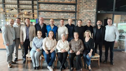 33 yıl sonra ilkokul öğretmeniyle buluştular