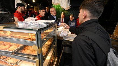 AK Parti Bursa İl Başkanı Davut Gürkan çarşı esnafıyla bir araya geldi