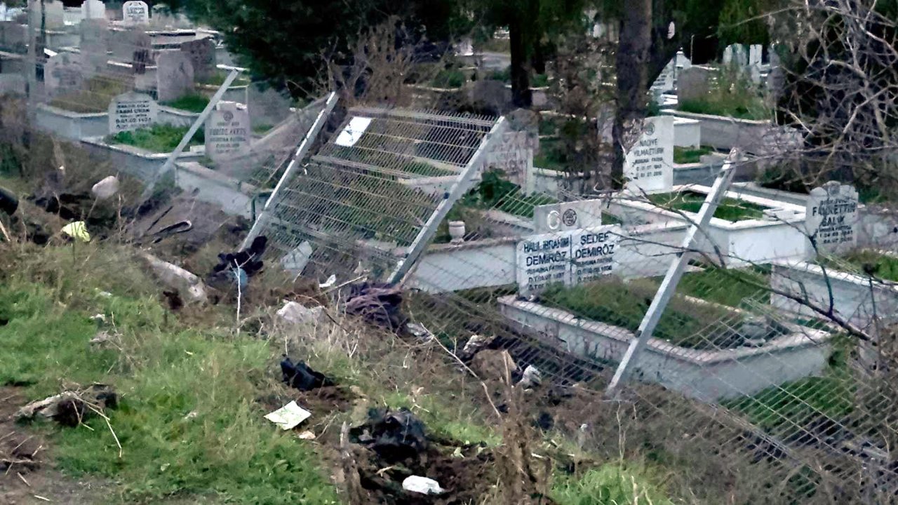 Alkollü sürücünün kullandığı otomobil, mezarlığa girdi