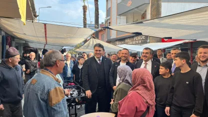 Bakan Tekin esnafı ziyaret etti, vatandaşlarla sohbet etti