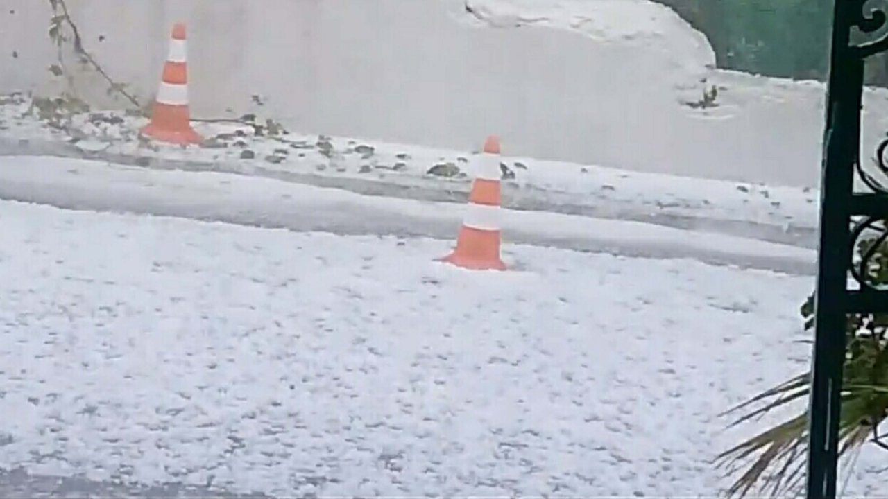 Balıkesir&#039;de dolu yağışı