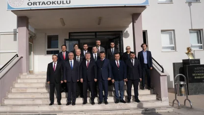 BBP lideri Destici, Balıkesir Şehit Astsubay Cemil Erkek Ortaokulu’nu ziyaret etti
