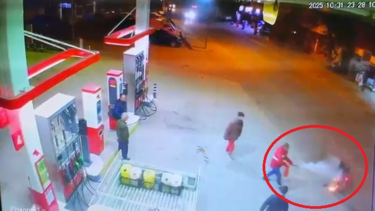 Bursa'da alev alan motosiklet akaryakıt istasyonuna devrildi: O anlar kamerada