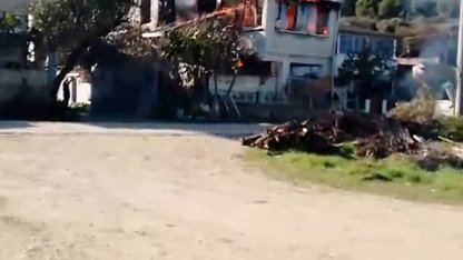 Bursa’daki yangında bir ev küle döndü, bir evde hasar oluştu