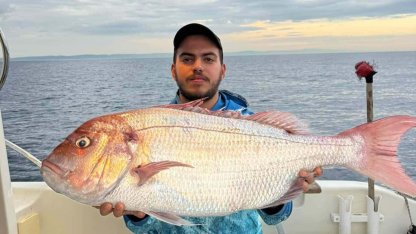 Çanakkale’de balıkçılar oltayla 12 kiloluk mercan yakaladı