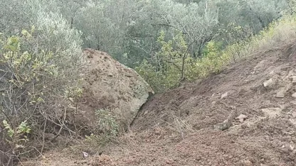 Çanakkale’de heyelan nedeniyle kapanan yol ulaşıma açıldı
