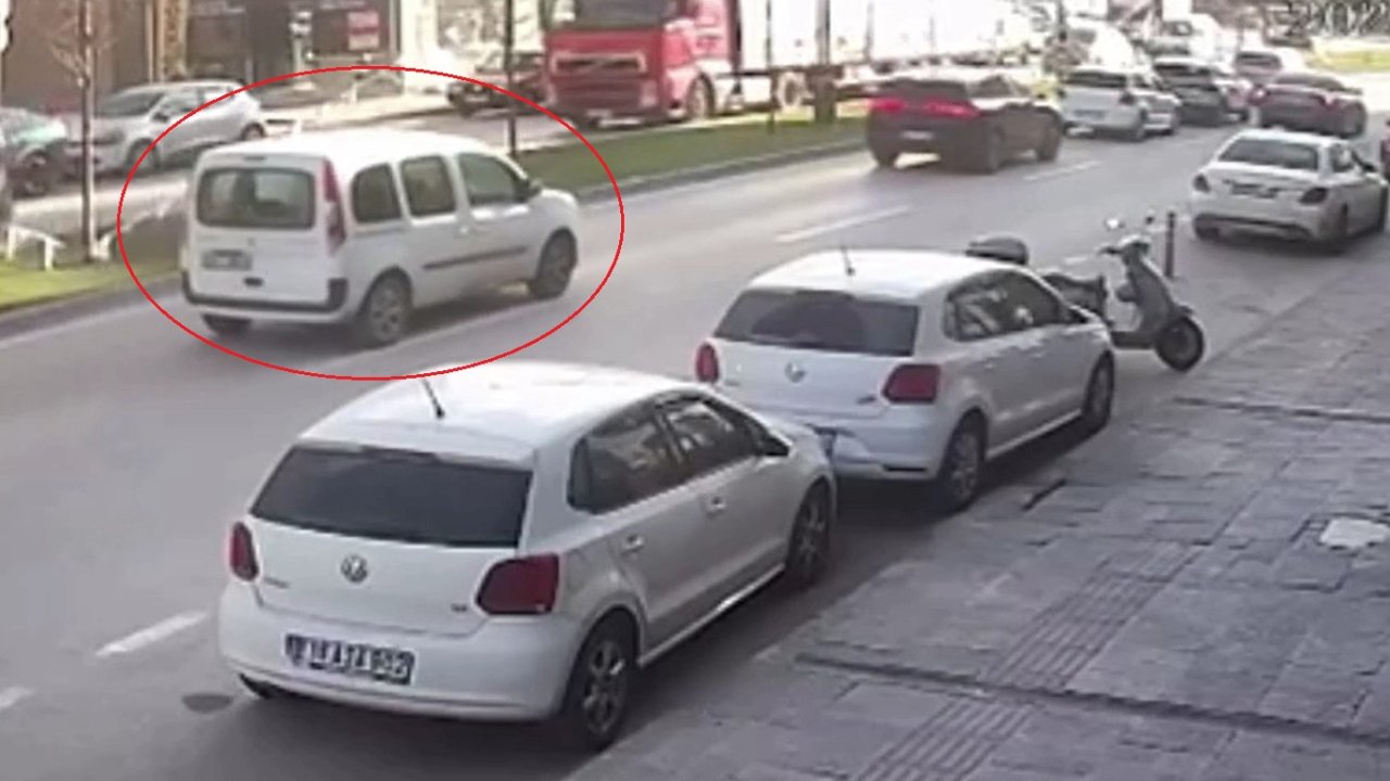 Cipe çarpan hafif ticari aracın sürücüsü yaralandı