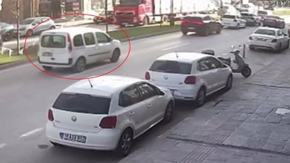 Cipe çarpan hafif ticari aracın sürücüsü yaralandı