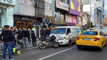 Çorlu'da minibüs ile motosiklet çarpıştı: 2 yaralı