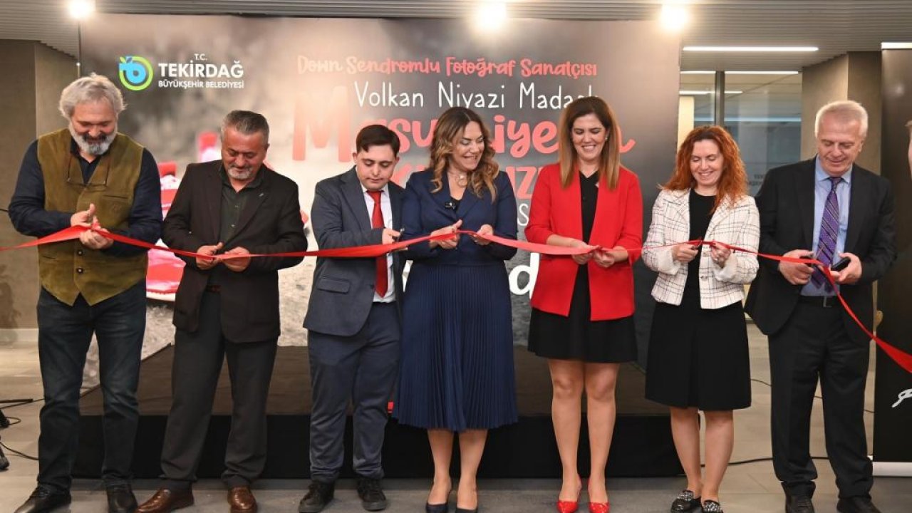 Down sendromlu sanatçı Madaslı&#039;nın &#039;Masumiyetin Kırmızısı&#039; serigisi Tekirdağ&#039;da