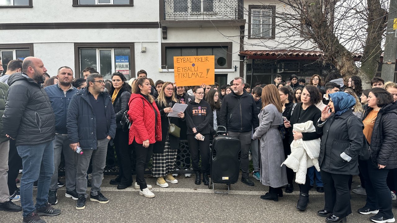 Edirne&#039;de depreme dayanıksız raporu verilen lisenin öğrencileri, Vali Sezer ile görüştü