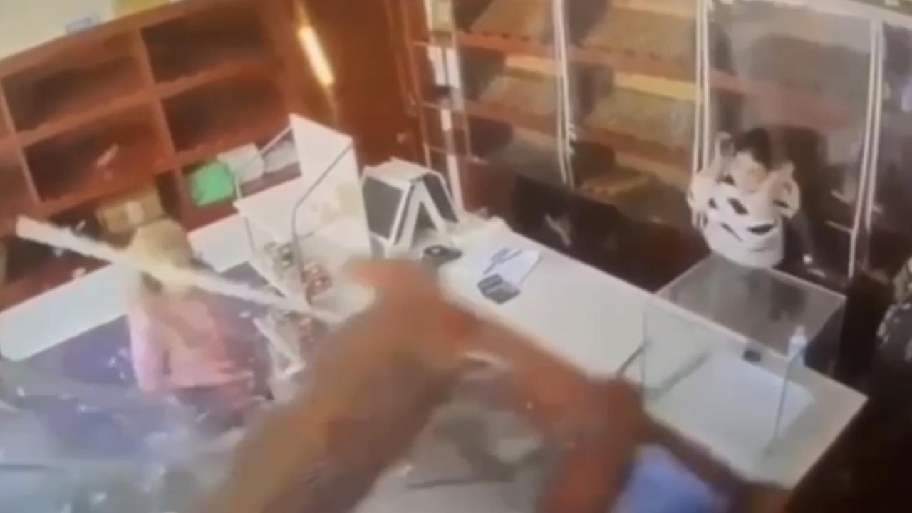 Edirne&#039;de otomobilin fırına daldığı kaza kamerada