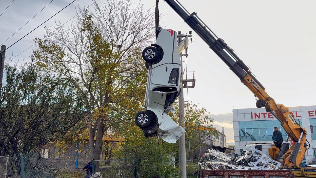 Ergene&#039;de takla atan kamyonette karı-koca yaralandı