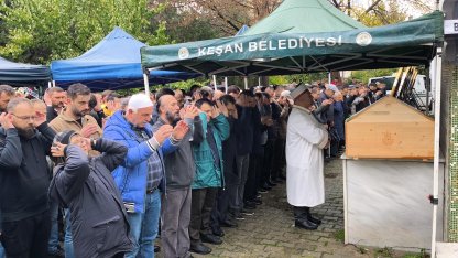 Evinde ölü bulunan iş insanı toprağa verildi