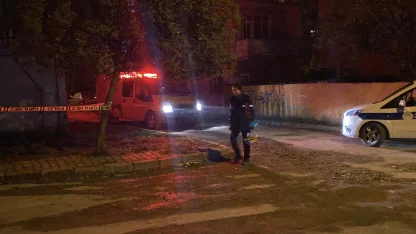 Gebze’de kolonlarında çatlak oluşan 2 katlı binadaki 3 aile tahliye edildi