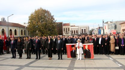 Geçit töreninde dağıtılan hediyeler için kıyasıya yarış/Ek fotoğraflar
