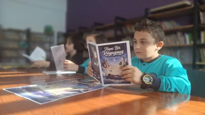 Gündelik hayatlarından esinlenerek hikaye kitabı yazan ilkokul öğrencileri, imza günü düzenledi