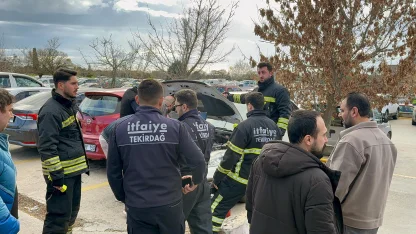 Hastane otoparkındaki otomobilden dumanlar yükseldi