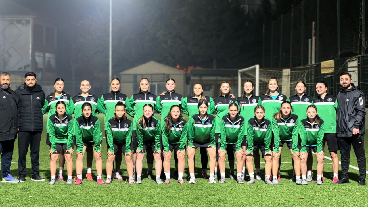 İlçede doğan sporculardan oluşan İnegöl Turgutalpspor Kadın Futbol Takımı&#039;nın hedefi 2&#039;nci Lig